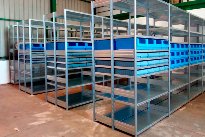 Empresa del sector alimentario, sección de mantenimiento, estanterías industriales de almacenamiento manual