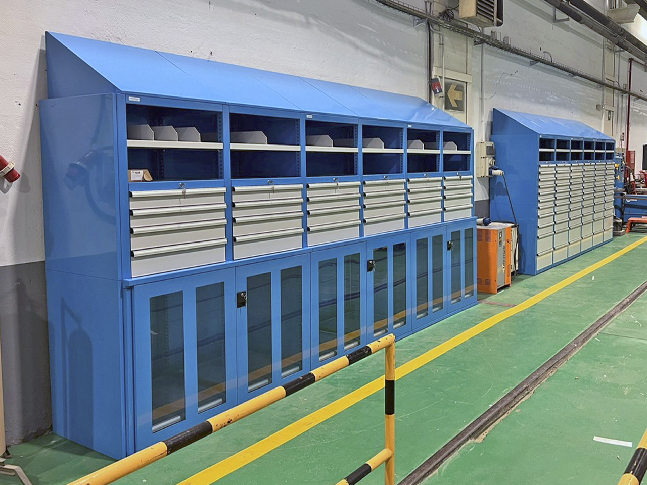 Estanterías con cajones