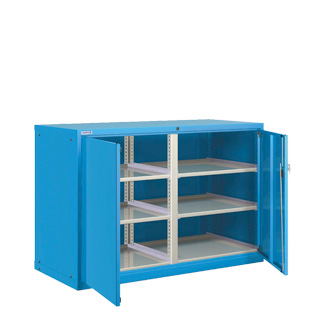 Mobiliario / Armarios / De puertas batientes / Serie 18